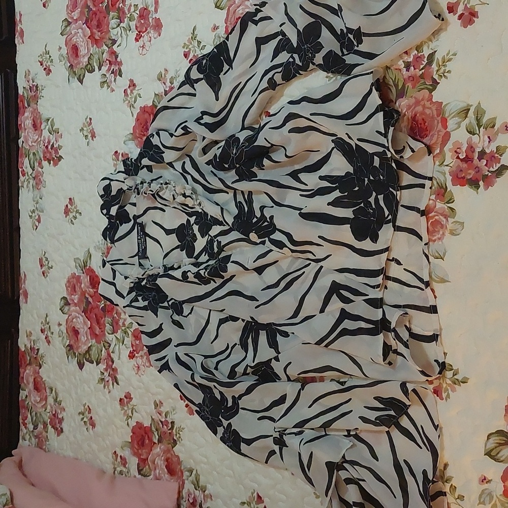 Russell Kemp Woman New York black and ivory blouse
